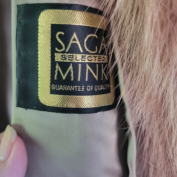 Luxurious Tan Fur Coat - Picture 2 of 8